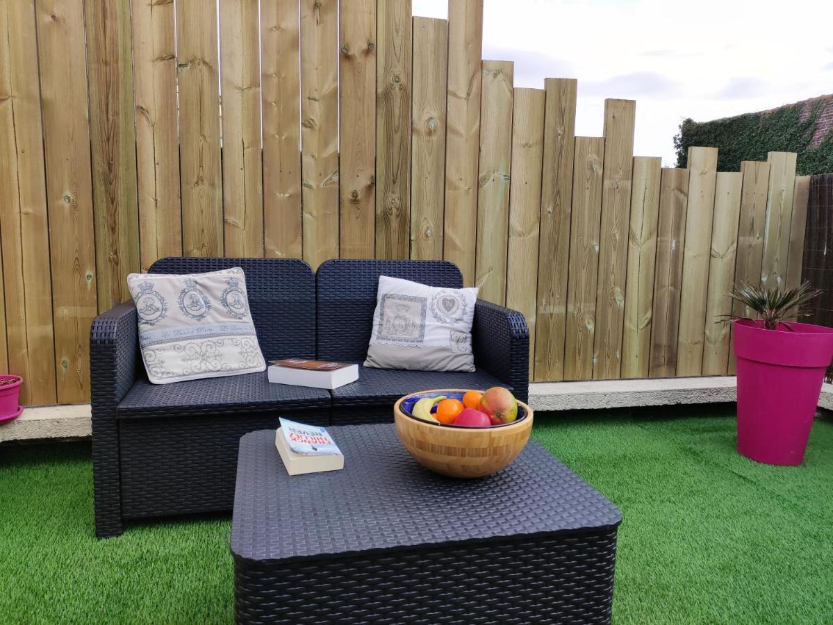 Joli Petit T2 Terrasse Proche Du Phare Apartman Calais Kültér fotó
